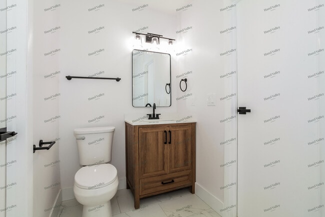 Building Photo - 2400 Mack Rd