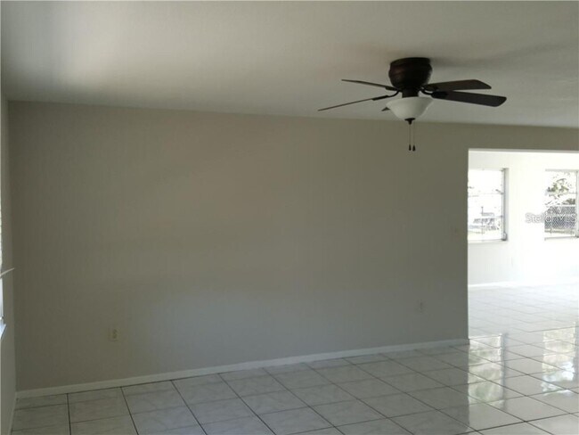 Building Photo - 262 Manor Rd