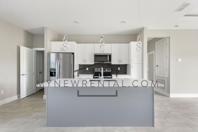 Building Photo - 25307 Alicante Dr