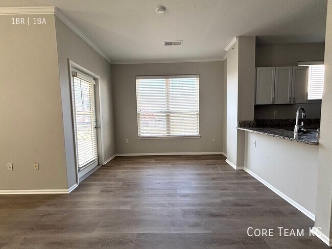 Building Photo - 701 Westport Rd