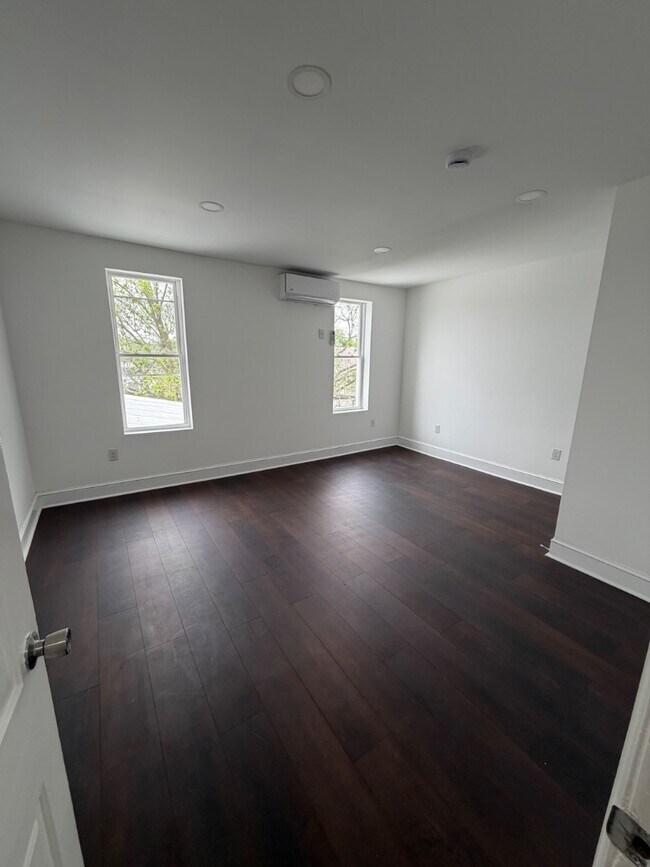 Building Photo - 267 S Potomac St