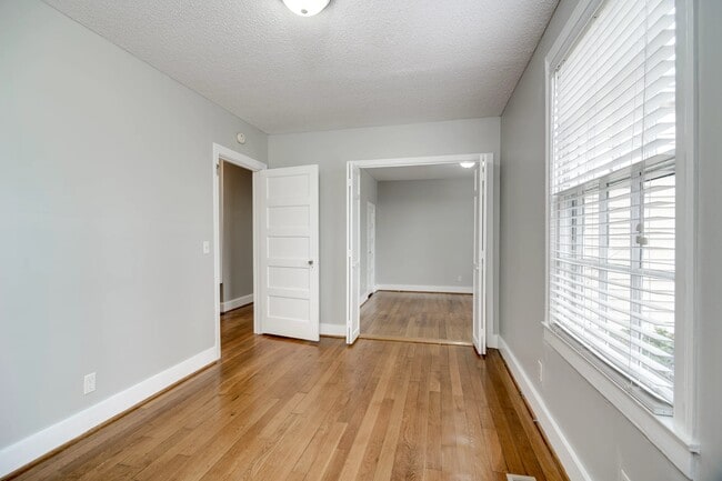 Building Photo - 1741 Oak Dr