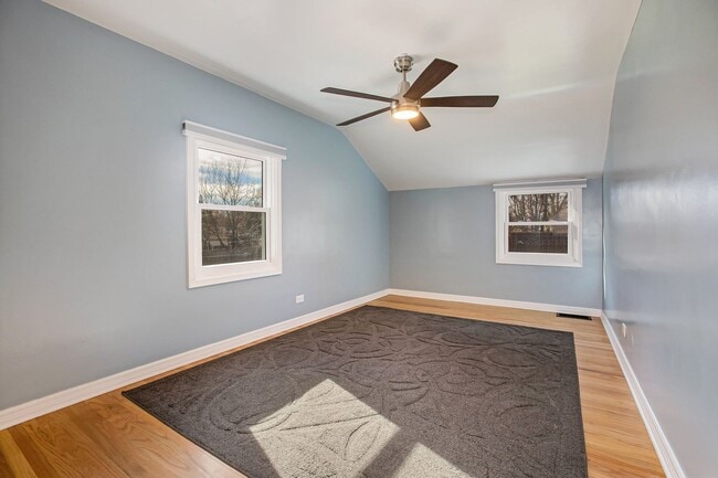 Building Photo - 4Bed/2Bath home with newly renovated basem...