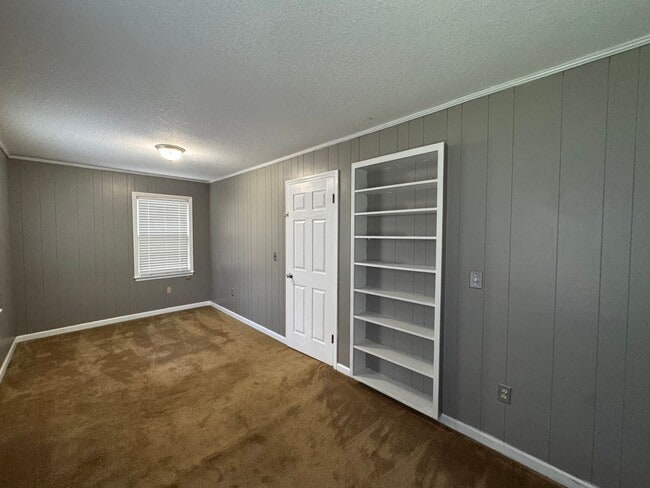 Building Photo - 2 Bedrooms- 1 Bathroom- House in Centre, AL!