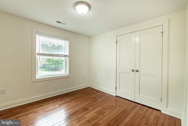 Building Photo - 101 Brooks Ln