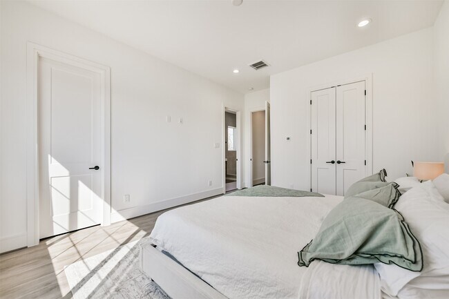 Building Photo - 4211 Nichols St