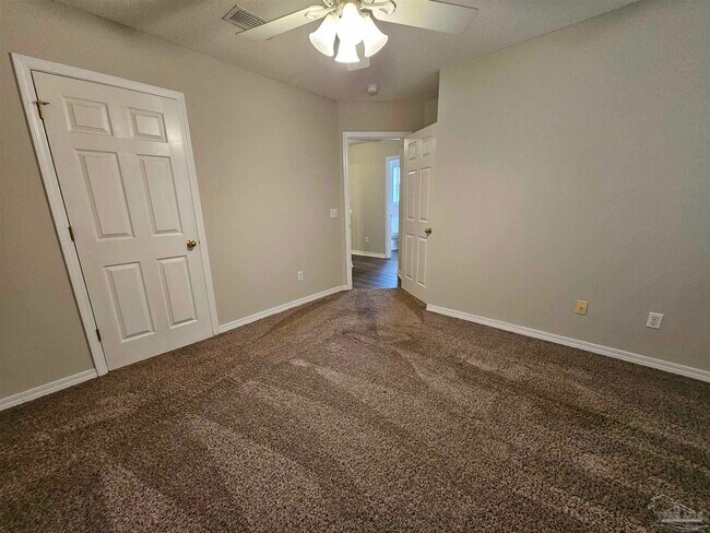 Building Photo - 3331 Two Sisters Wy