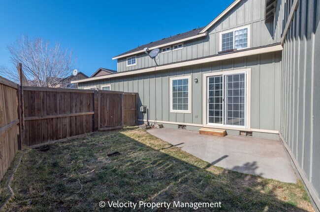 Building Photo - M140