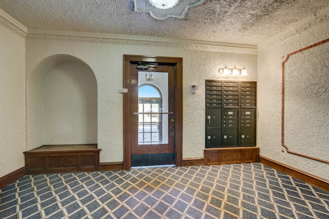 Building Photo - Estelle Apartments