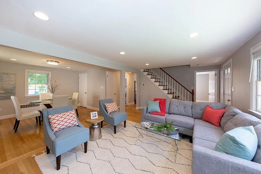living room 4 - 353 Washington St