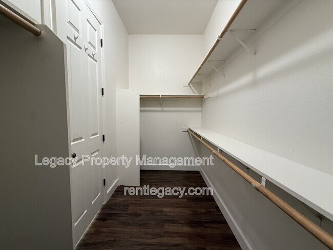 Building Photo - 1700 Charm Way