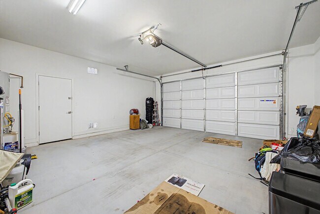 Building Photo - 2548 W Grenadine Rd