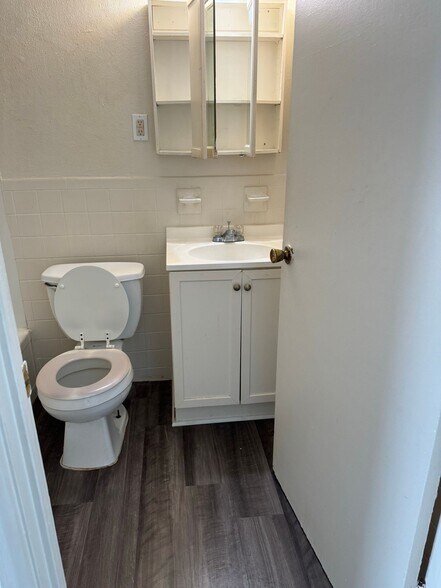 Building Photo - 5828 Stieren Dr