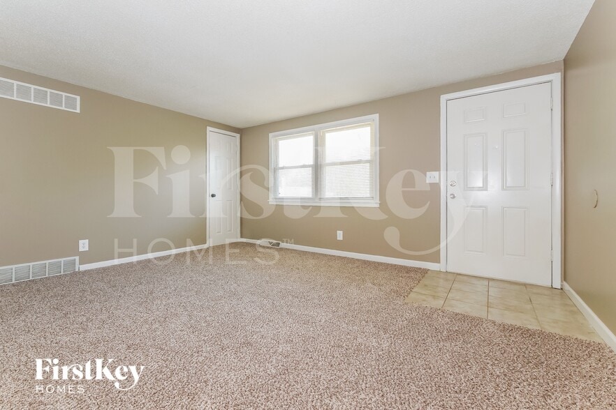 Building Photo - 5042 N Bellaire Ave