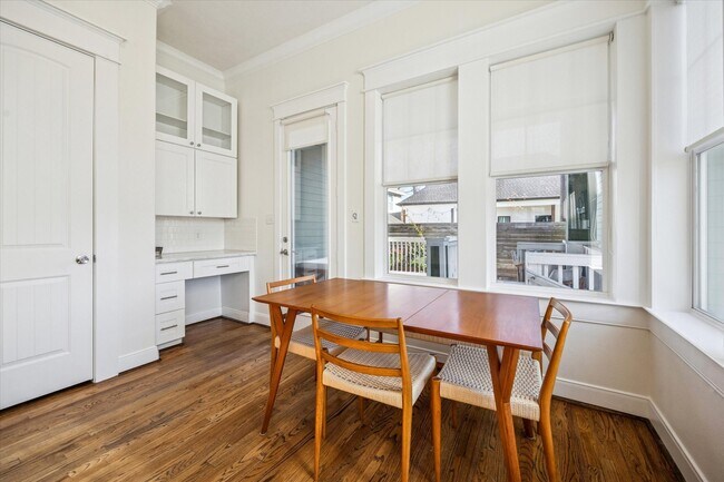 Building Photo - 304 Walton St