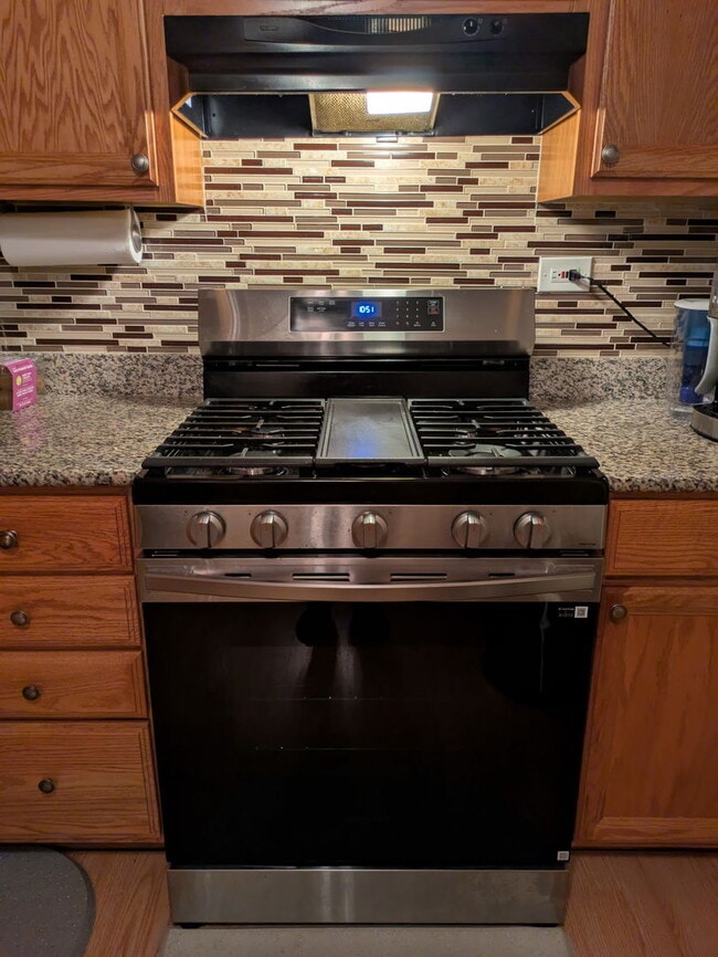 Building Photo - 480 74th St