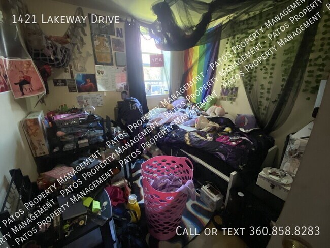 Building Photo - 1421 Lakeway Dr