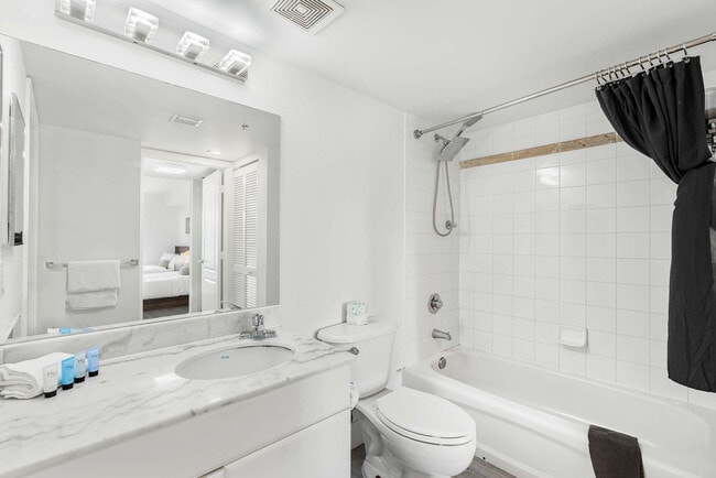 Building Photo - 1 SE 12th St