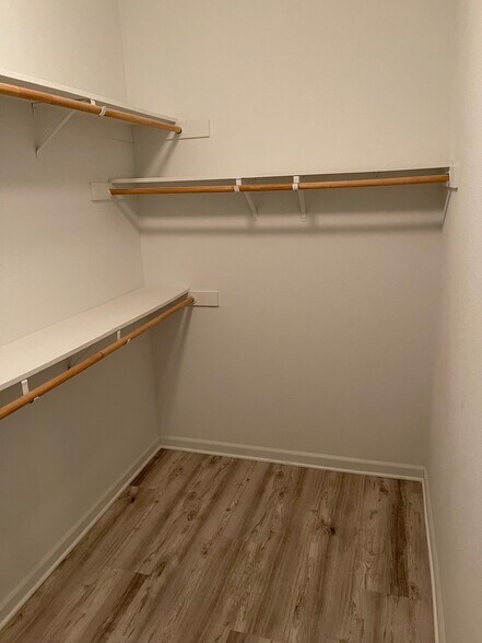 Building Photo - 5419 Benttree Way