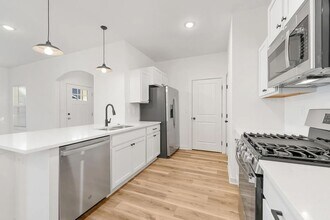 Building Photo - 3 Bedroom Townhome in Goddard! 1/2 Month Free Special!