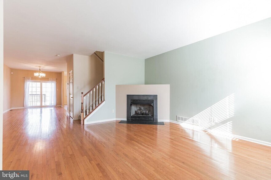 Building Photo - 556 Cork Cir