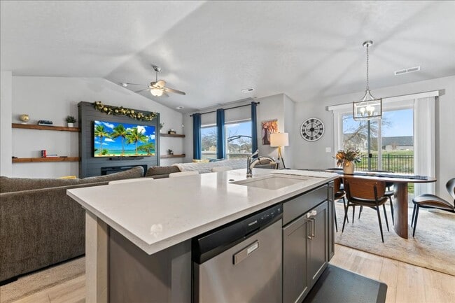 Building Photo - Single level 4bd/2ba/3 car garage Home in North Meridian