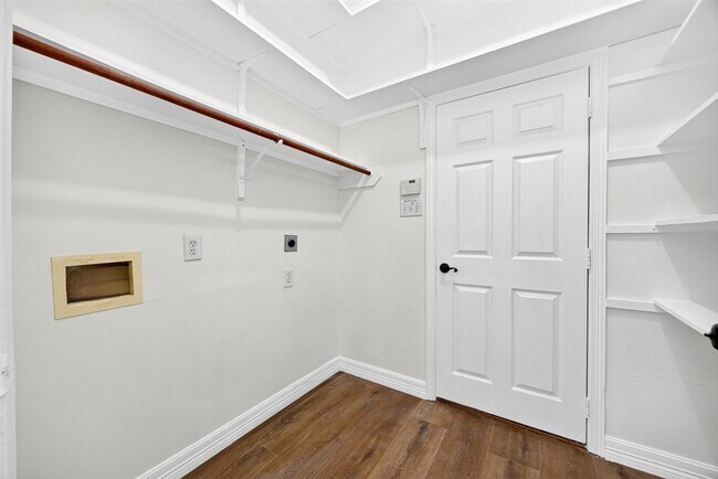 Building Photo - 15307 Flemington Ave