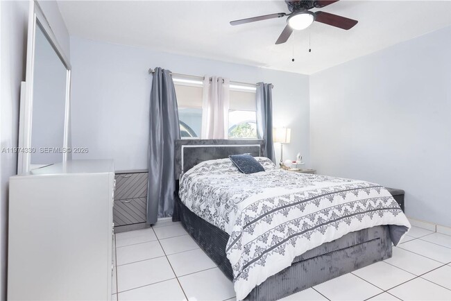 Building Photo - 5640 Hayes St