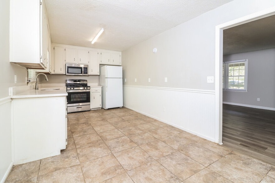 Building Photo - 3138 Calumet Cir NW