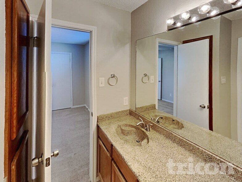 Building Photo - 1844 Hunting Green Dr