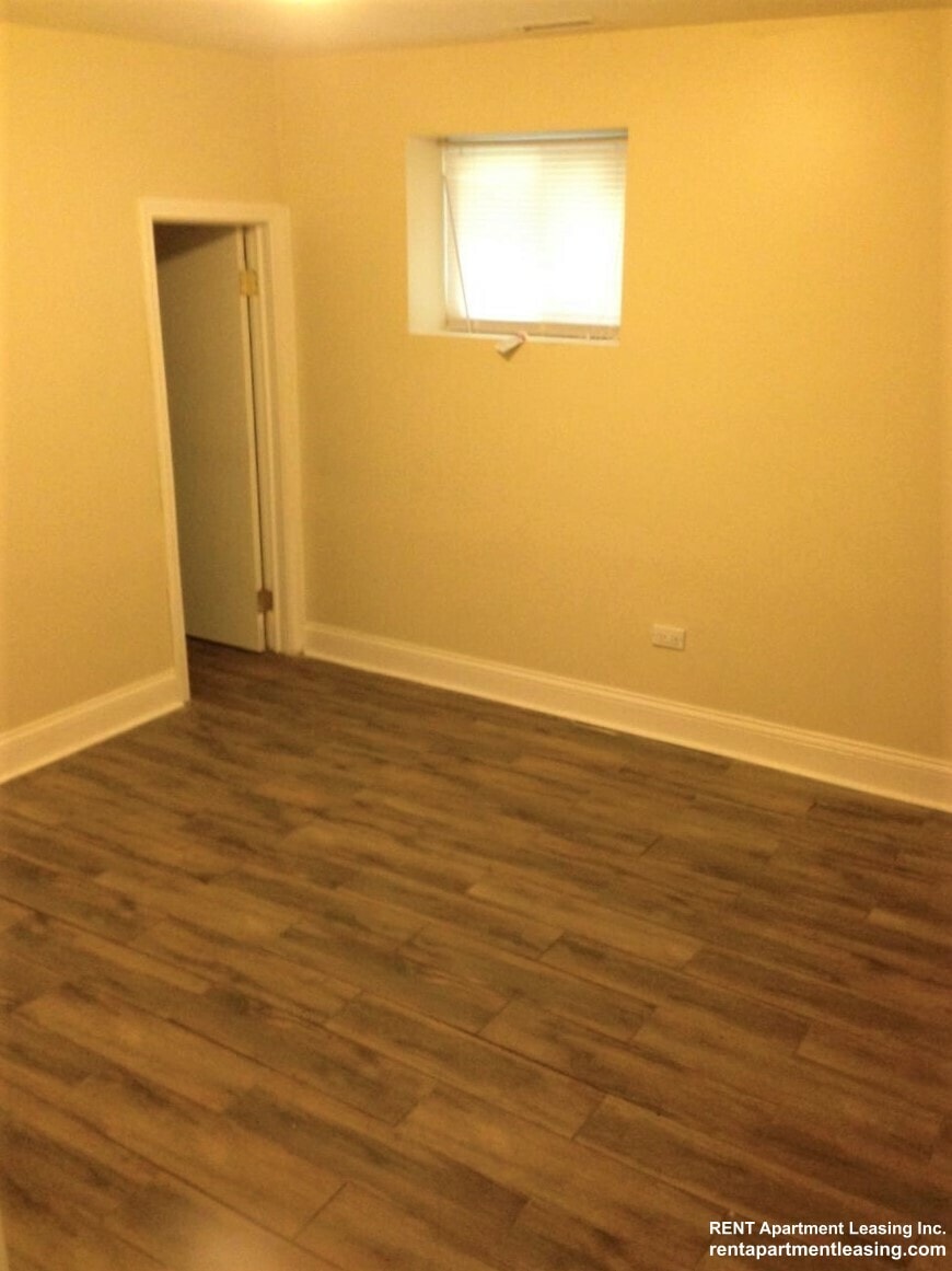 Building Photo - 2433 N Meade Ave