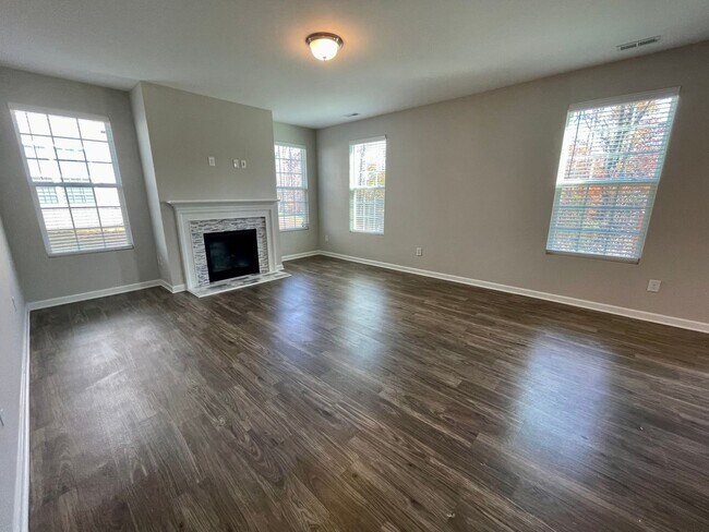 Building Photo - Stunning 4 Bedroom 2.5 Bathroom 2-story Home in NE Greensboro with 2 car garages
