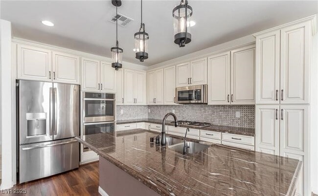 Building Photo - 12556 Skylight View St