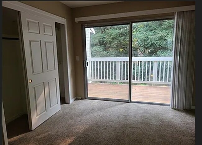 Building Photo - 209 Live Oak Cir