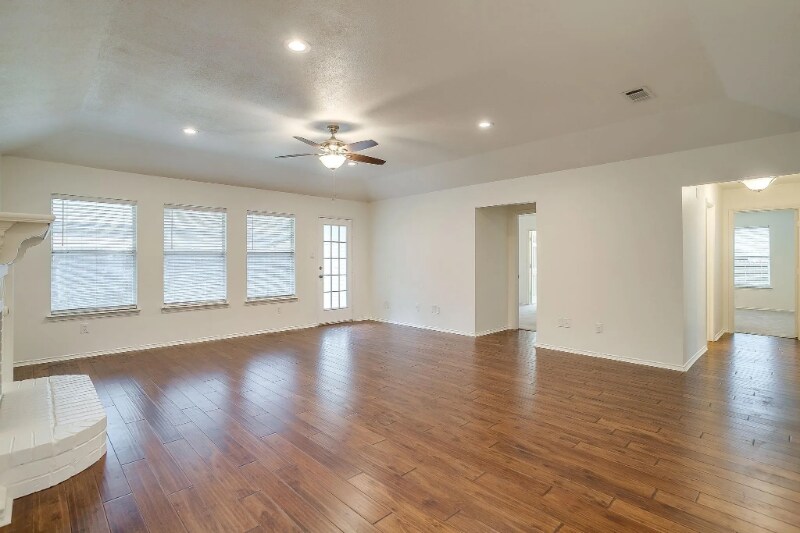 Building Photo - 701 Stonebrooke Dr