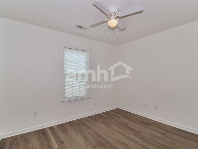 Building Photo - 7236 Walking Horse Ct