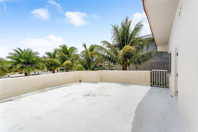 Building Photo - 12515 Palm Rd