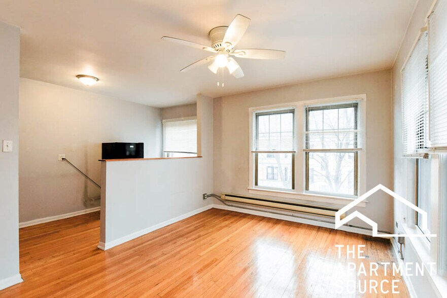 Building Photo - 3271 W Wrightwood Ave