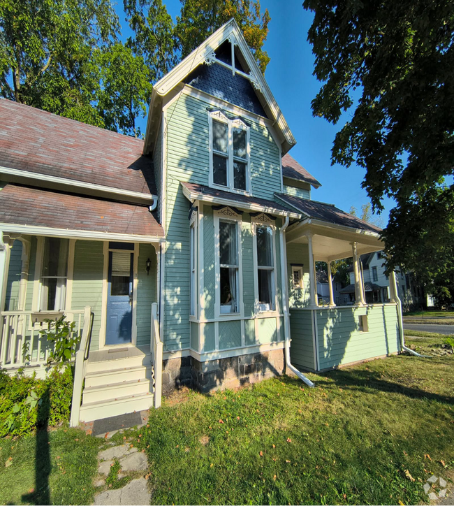 Building Photo - 1032 W Kalamazoo Ave