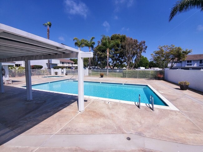 Building Photo - Coastal Living: 2-Bed, 1.5-Bath Townhome w...