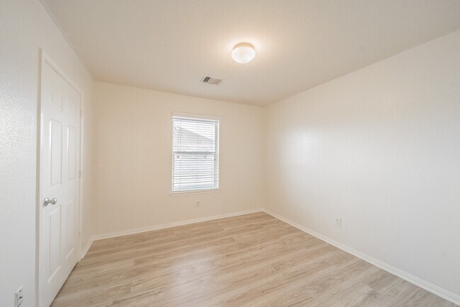 Building Photo - 11821 Jelicoe Dr