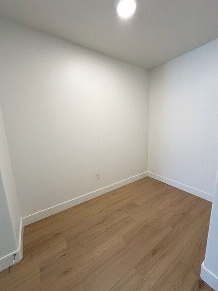 Building Photo - 682 N Bennedict Dr