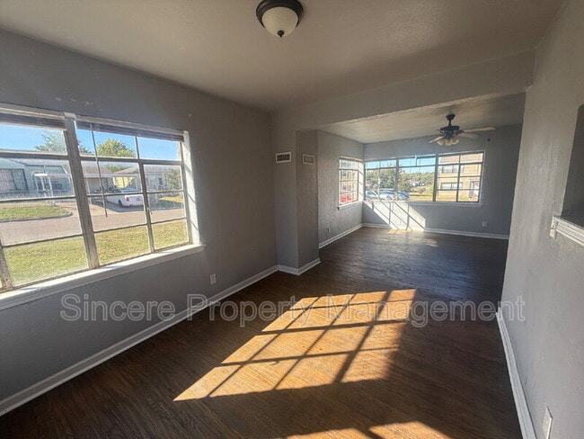 Building Photo - 1931 NE 25th St