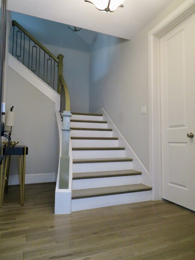 Building Photo - 6755 Highclere Manor Ln