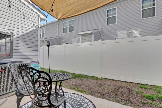 Building Photo - 328 Starfish Ln