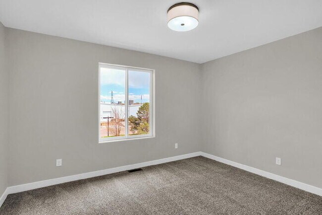 Building Photo - Spacious 3-Bedroom Home with Mountain Views and Open Layout in Central Colorado Springs