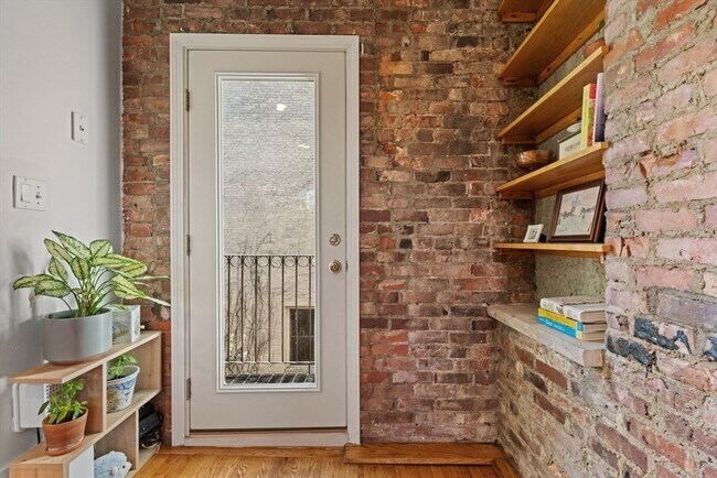 Building Photo - 84 W Concord St