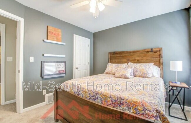 Building Photo - 1228 Island Pl E