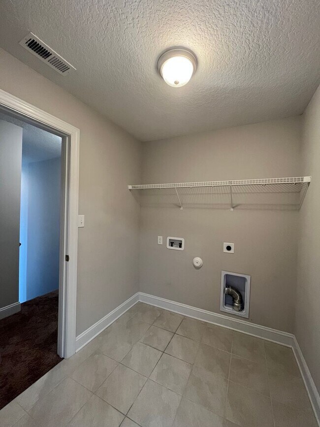 Building Photo - Welcome to Stateside!