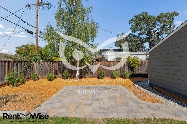 Building Photo - Short term lease only